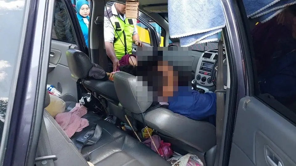 M'sian Family Of 4 Crashes Into Bentong Toll Plaza After All Go Unconscious Due To Gas Leak