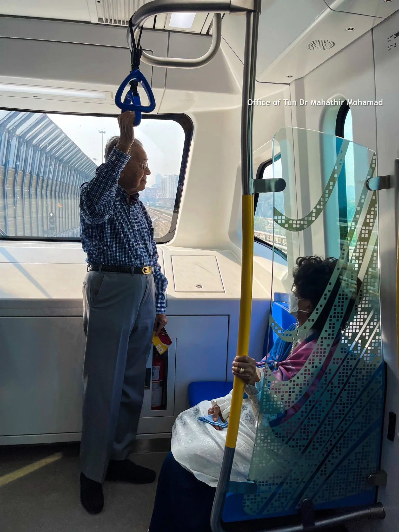 Mahathir Impressed By Facilities At The Sg Buloh-Putrajaya MRT