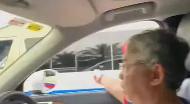 Agong Gives Way To Ambulance While On The Road, Wins Hearts Online