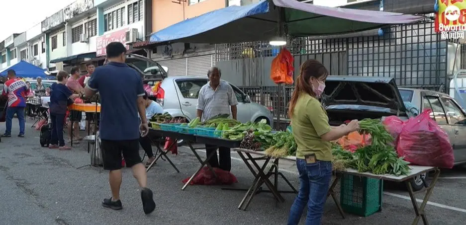 M'sian Man Who Travels To Visit Son In SG Jail Offered A New Motorbike From Strangers, Refuses To Accept