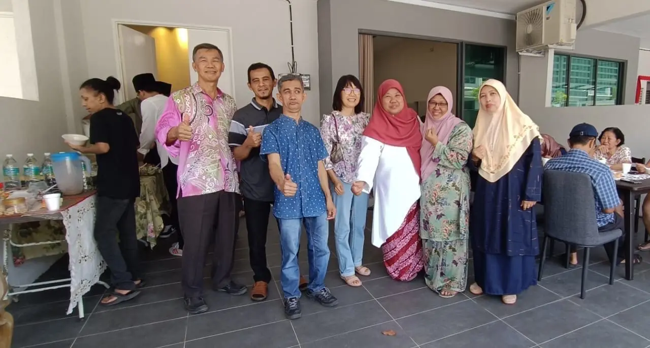 M'sian Woman Celebrates Raya With Teacher Who Helped Pay Her Uni Entrance Fees 36 Years Ago