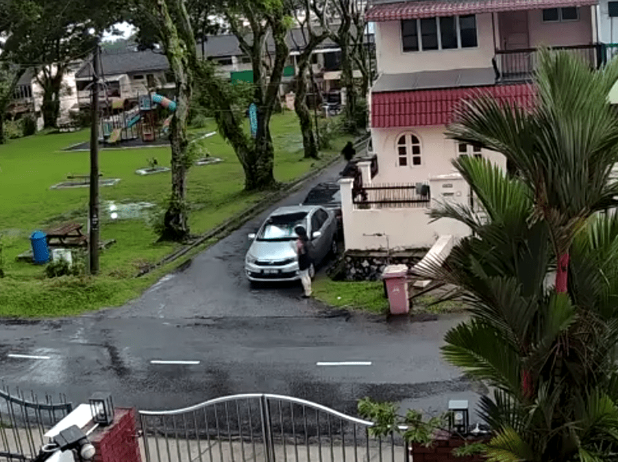 M'sian Woman Gets Grabbed From Behind By Stranger While Walking Alone In SS2, Screams For Help & Scares Him Off