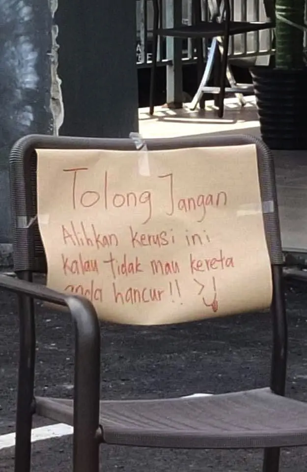 Sign Threatening To 'Destroy' Cars Parked At Sabah Bakery Goes Viral, Boss Apologises And Offers 20% Discount