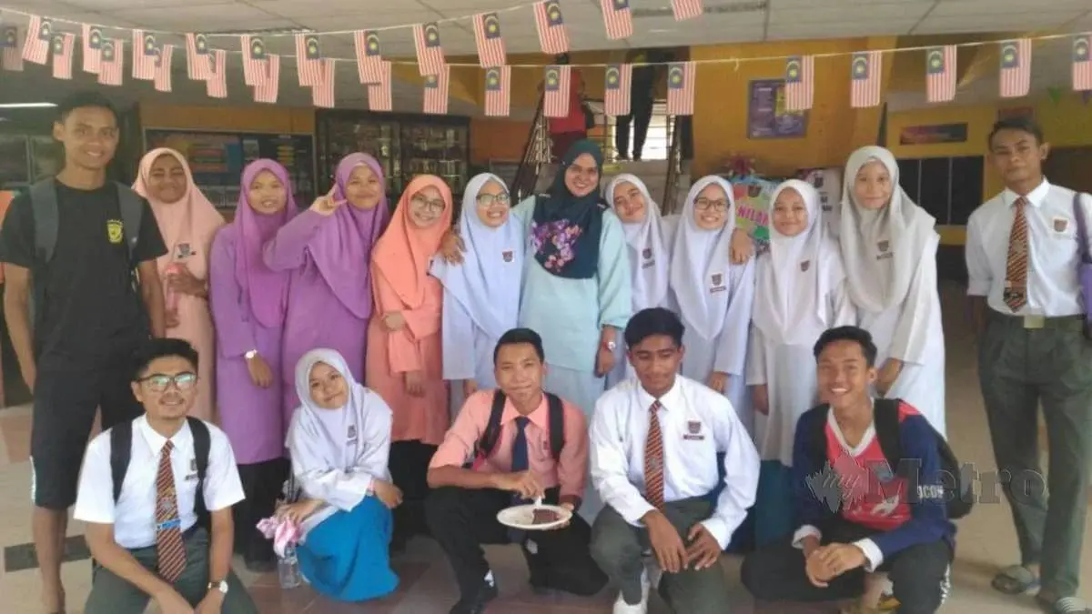 22yo M'sian Student Marries 48yo Teacher, Says They Were ' Fated' To Be Together