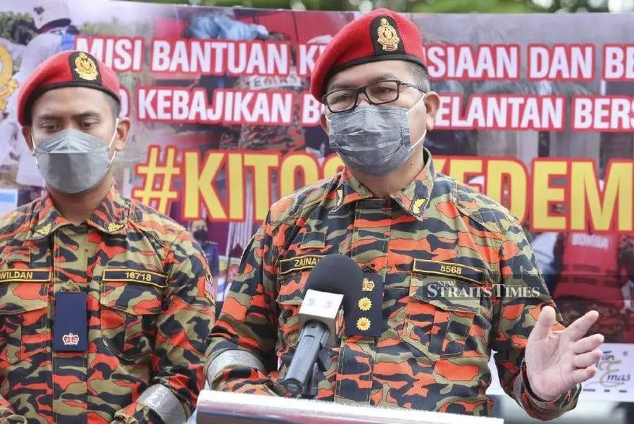  Kelantan Fire and Rescue Department chief Zainal Madasin