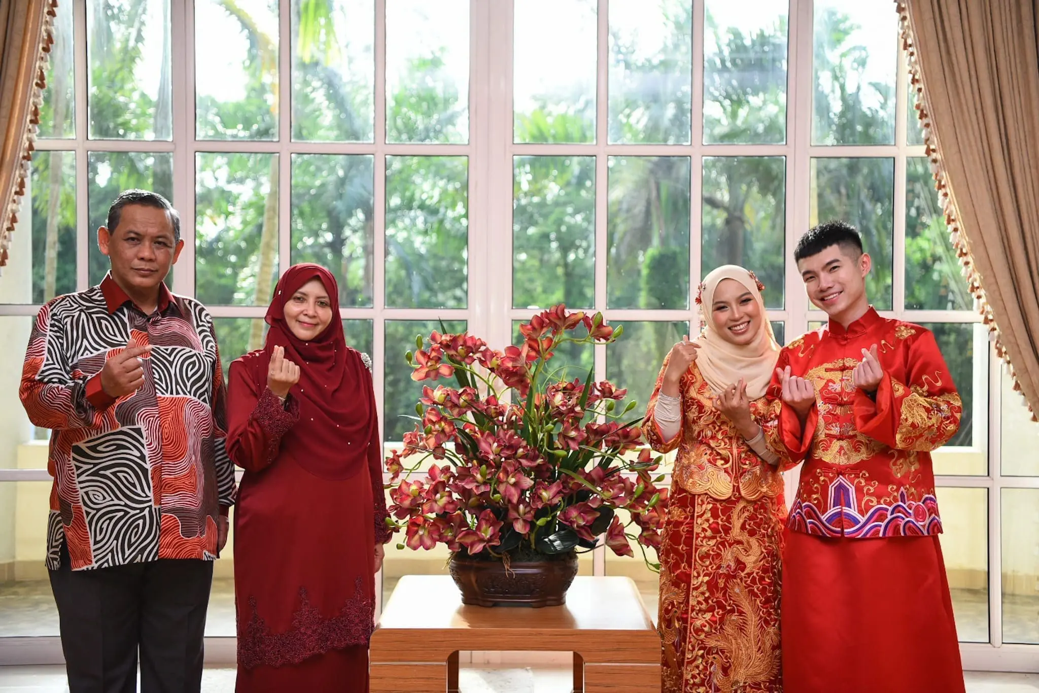 Daughter Of Negeri Sembilan MB Gets Married In Elaborate Chinese And Malay-Styled Wedding Ceremony