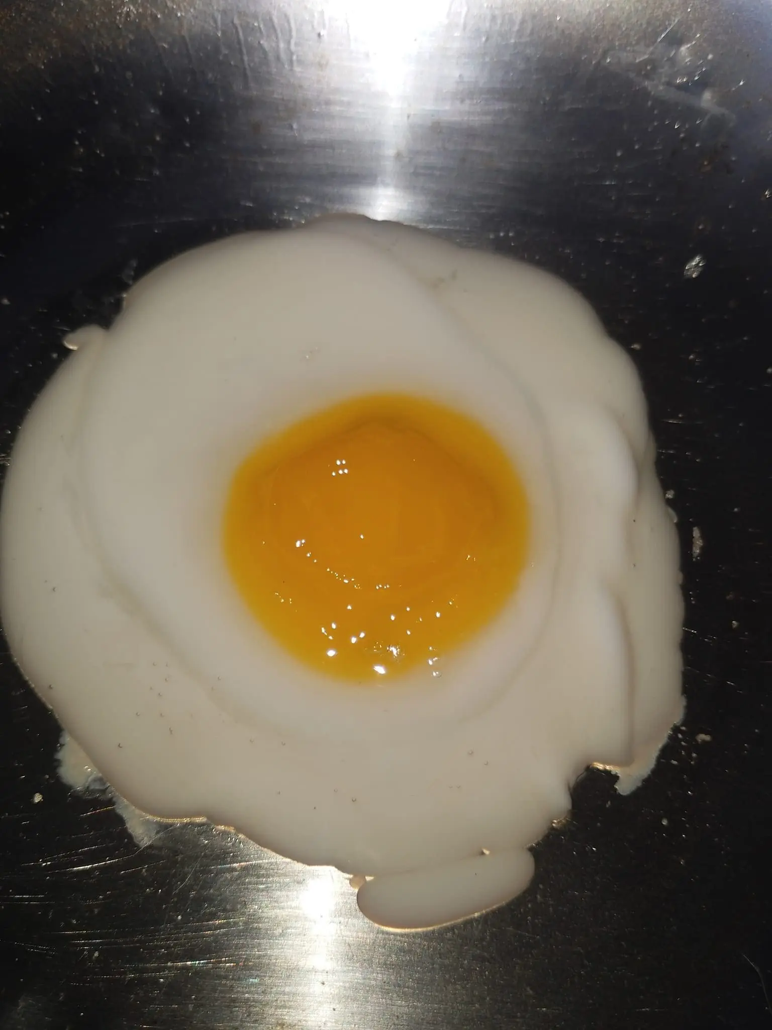 Sabah Woman Cooks Egg Under The Sun Just To Prove How Sibeh Hot It Is Right Now