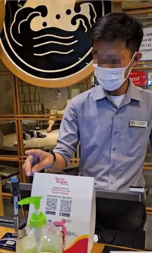 Sushi restaurant cashier
