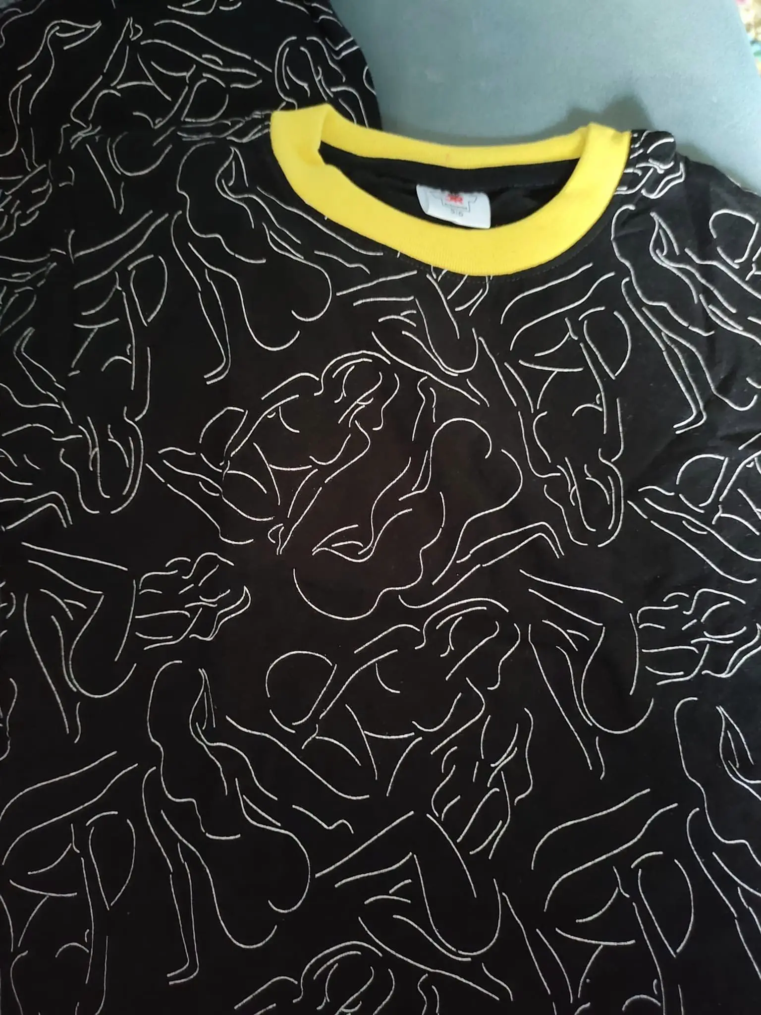 M'sian Mom Stunned To Find Sexy Design Of Naked Women On Pyjamas, Said She Thought It Was Leaves