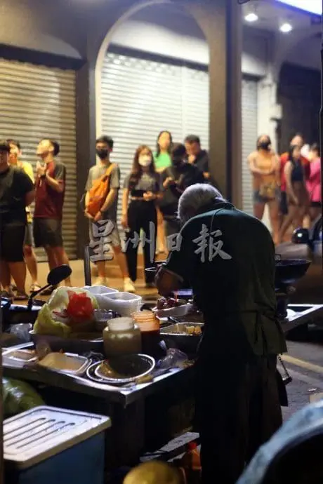 Scalpers Are Apparently Selling Viral Setapak Stinky Tofu For RM20 Online, Far From Its Original Price Of RM5.50