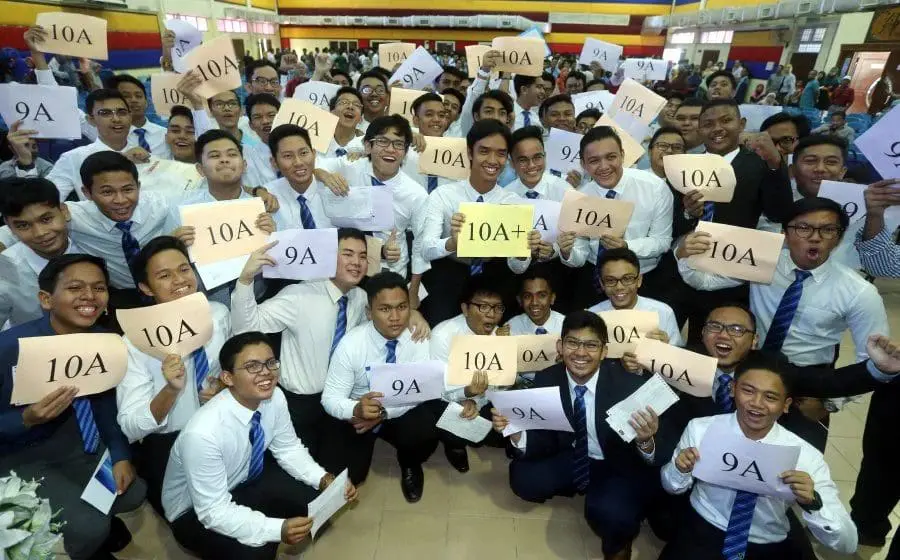Malaysian students scoring straight As for SPM
