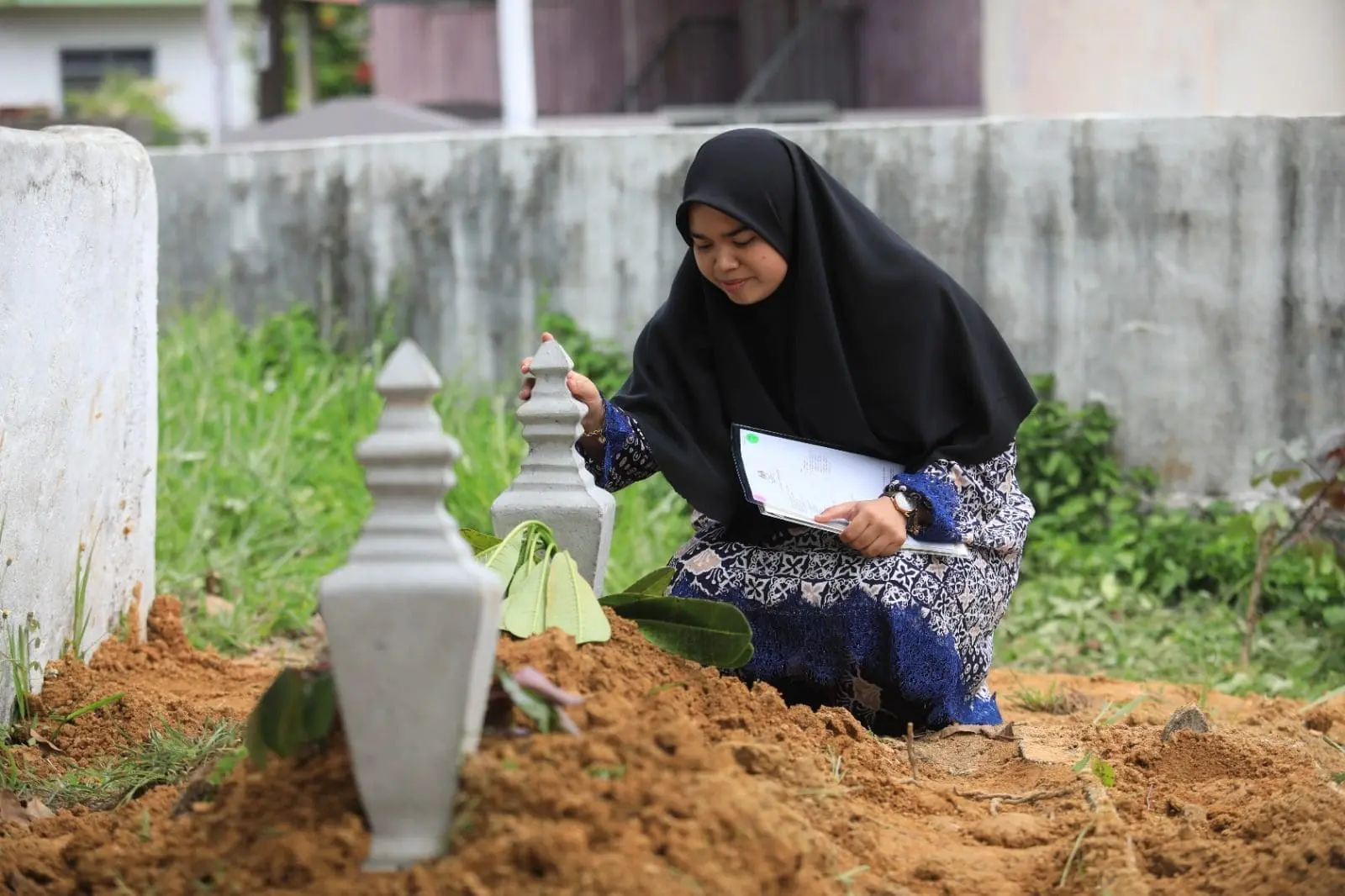 "I Did It, Dad" — M'sian Student Shows Her SPM Results To Her Father Who Died 17 Hours Before It Was Released