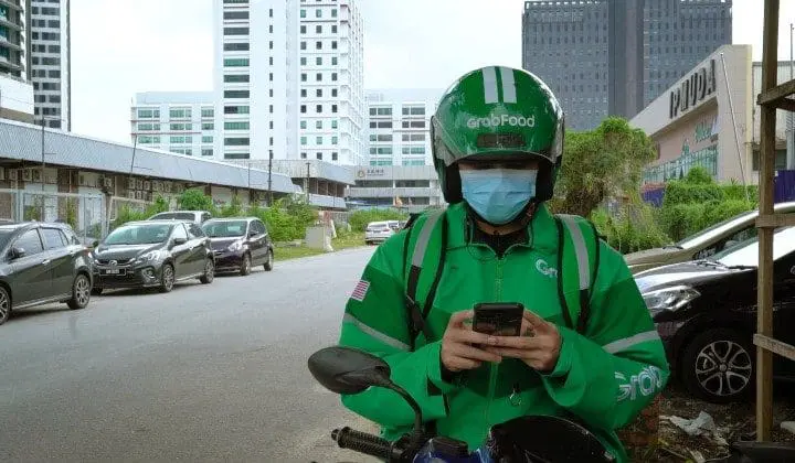 Man Pats Grab Rider's Cheek With 20cm Knife After He Was Upset Over Spilled Coffee