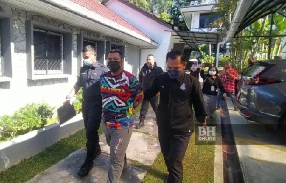 M'sian Man Who Smacked Woman's Head In Viral Video Jailed Again For Slapping 2 Restaurant Staff