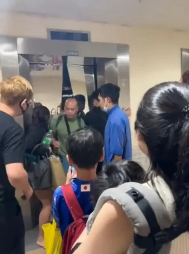 Lift At JB Hotel Gets Stuck And Free Falls From 4th Floor, Trapped Guests Pry Door Apart To Escape