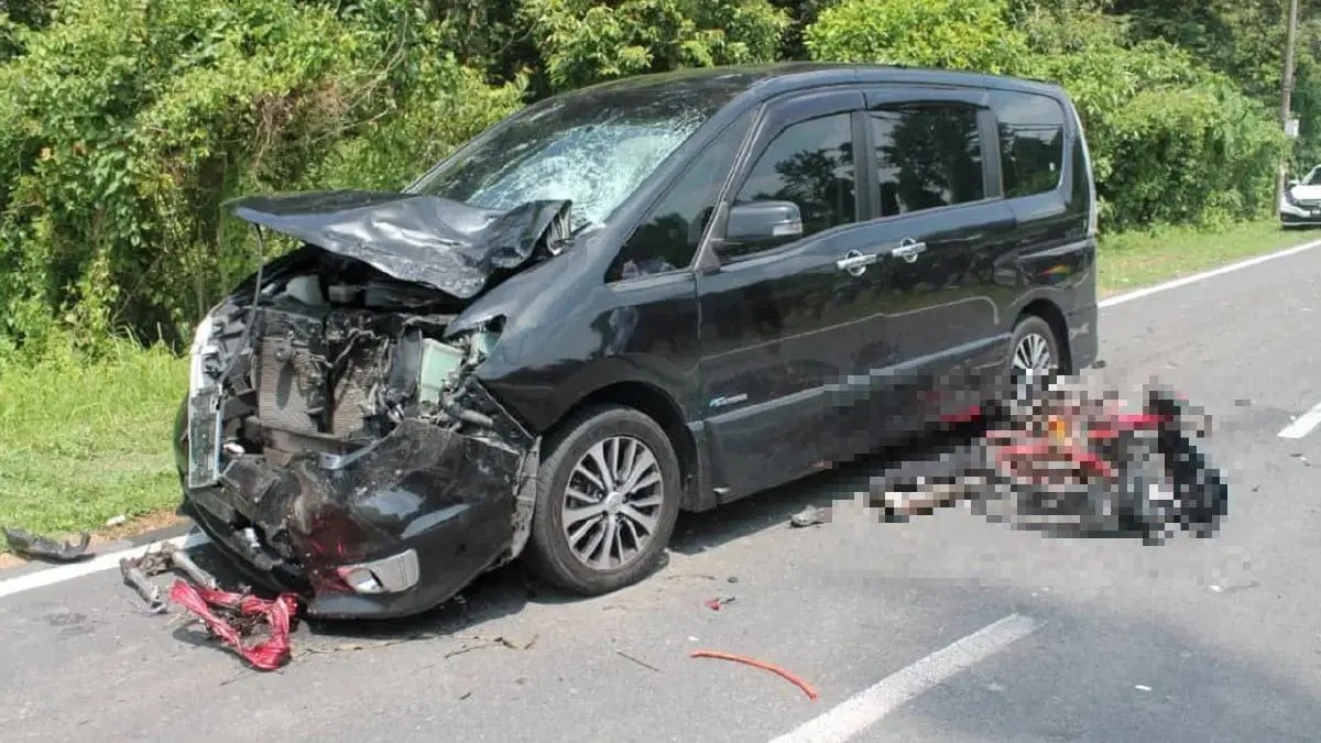 3 M'sian Siblings Aged 5 To 15 Die After Motorcycle Crashes Into MPV In Pahang