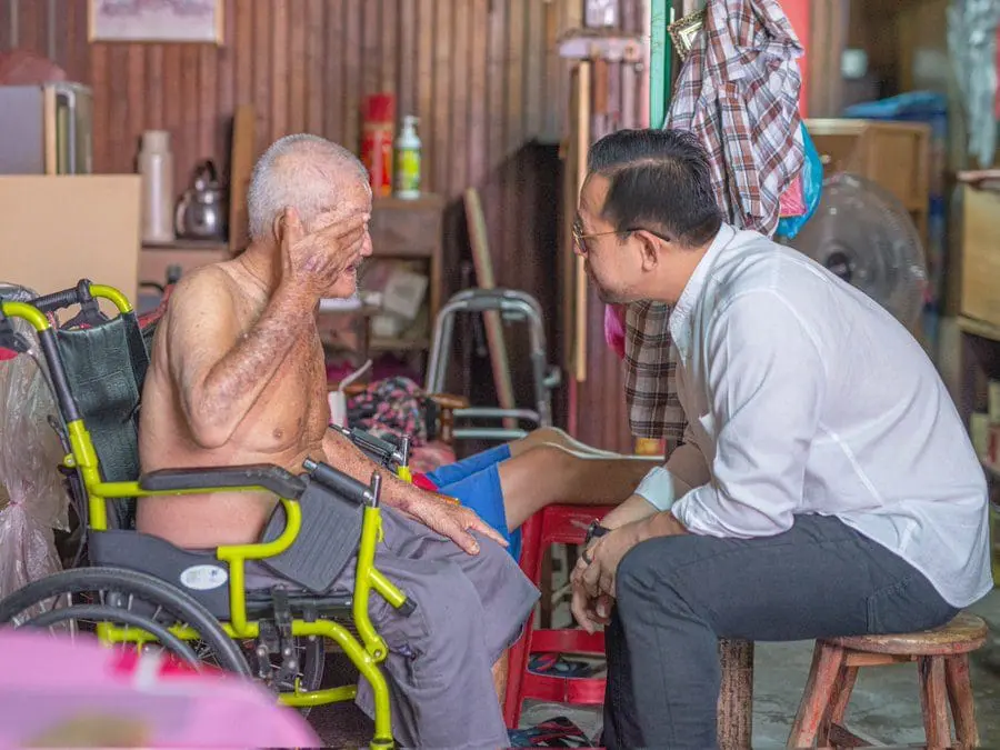 Penang MP Helps Elderly Couple Find A New Home After They Were Kicked Out By Landlord
