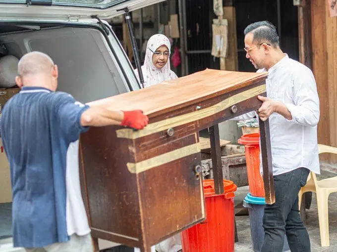 Penang MP Helps Elderly Couple Find A New Home After They Were Kicked Out By Landlord