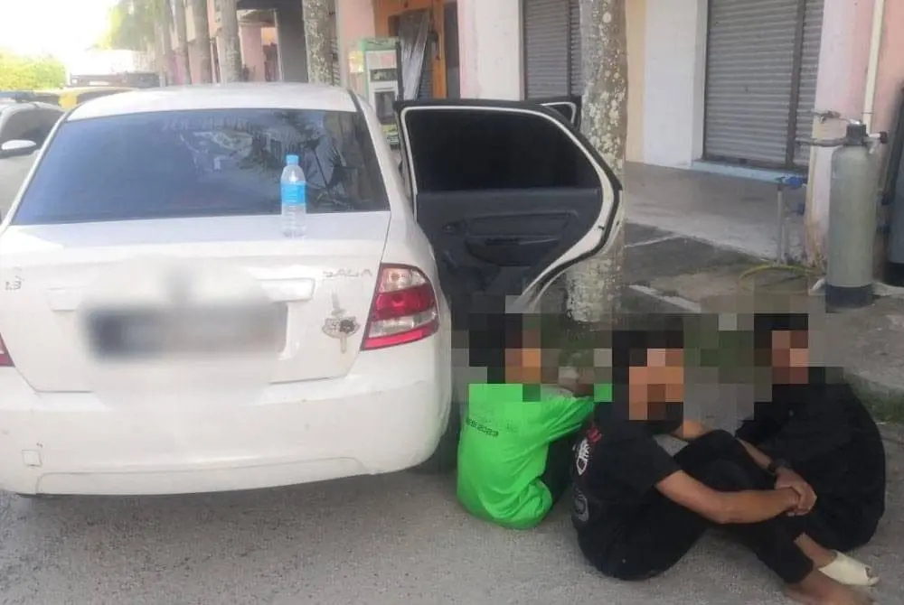 13yo M'sian Teen Drives Against Traffic With 4 Friends Inside Car, Nabbed After 10km Chase