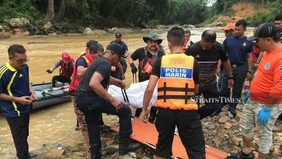 2 M'sians Drown And 8 Go Missing In Kemaman Water Surge While Picnicking 