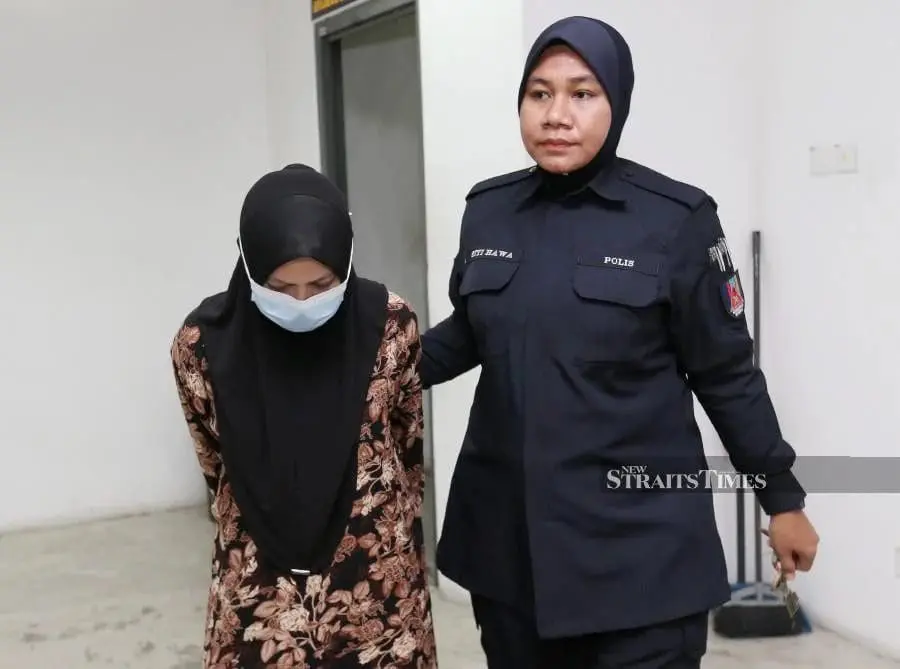 Rusneeda Baraheng detained by police officer