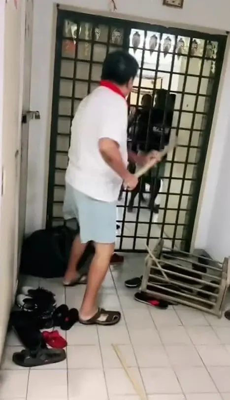 Man Fights Neighbour At Johor Apartment As He Was Unhappy With The Loud Noise, Police Investigating