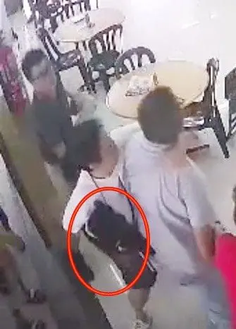 HK Man Beaten By M'sian Patron With Plastic Chair For Bringing 2 Dogs Into Seremban Kopitiam