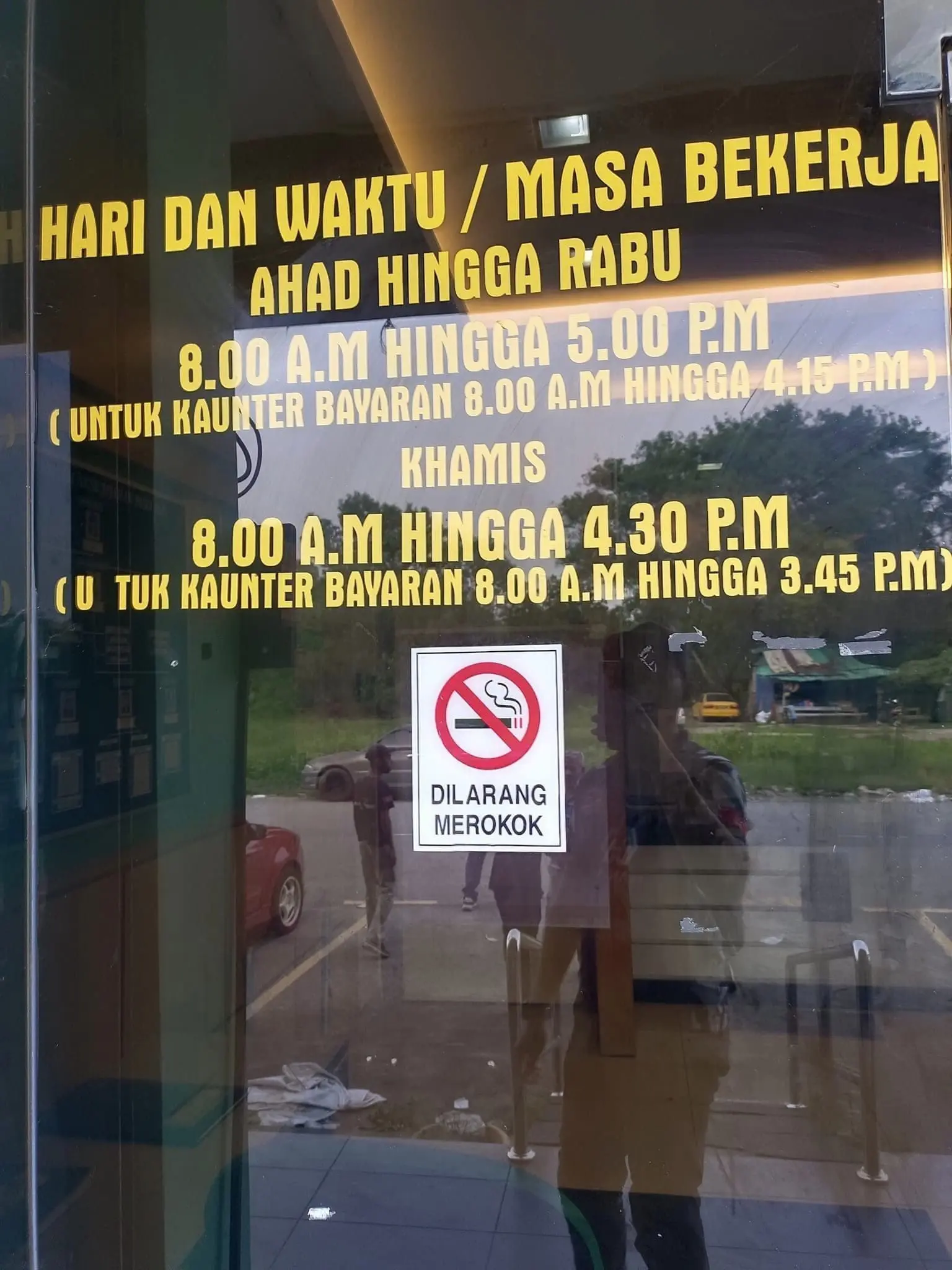 'They Were At The Toilet' — Deputy MB Defends Air Kelantan Staff Over Viral Post Of Them Being Absent At Counter