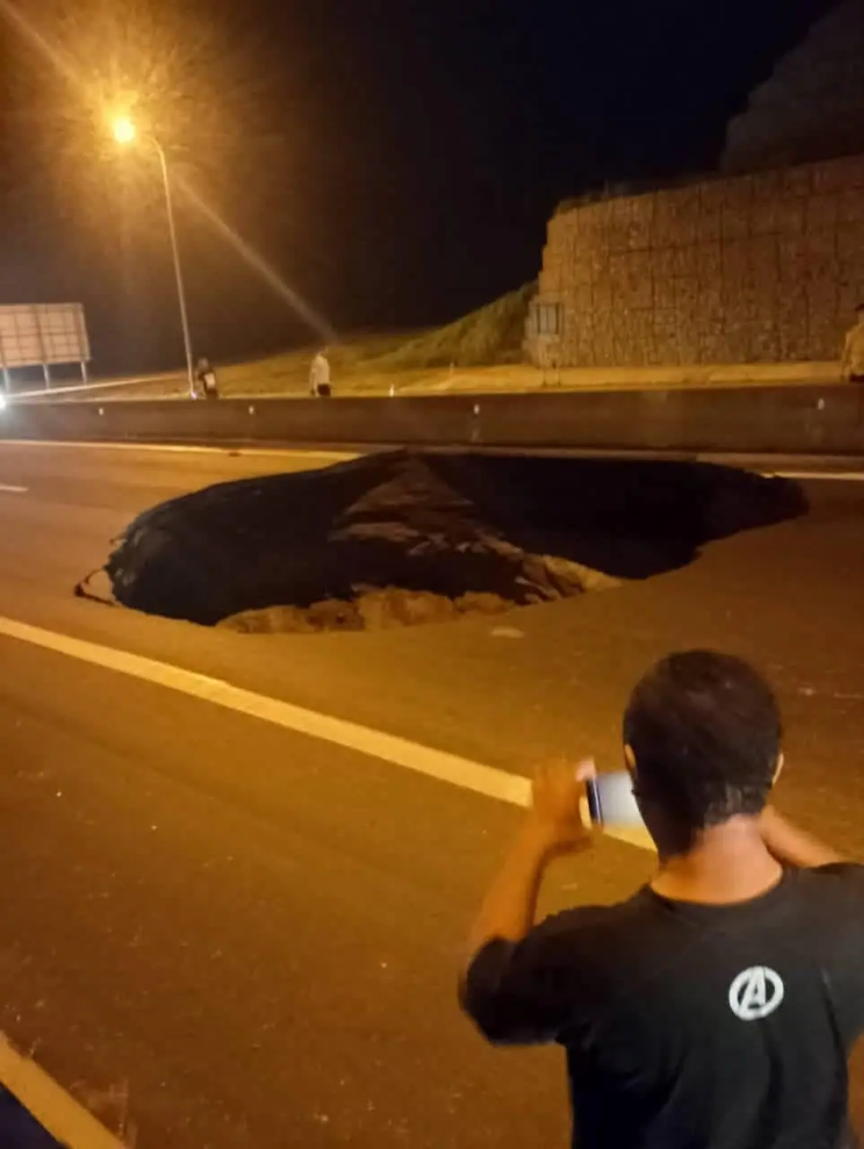 Giant Sinkhole Spotted At KL-Karak Highway Due To Underground Tunnel Works