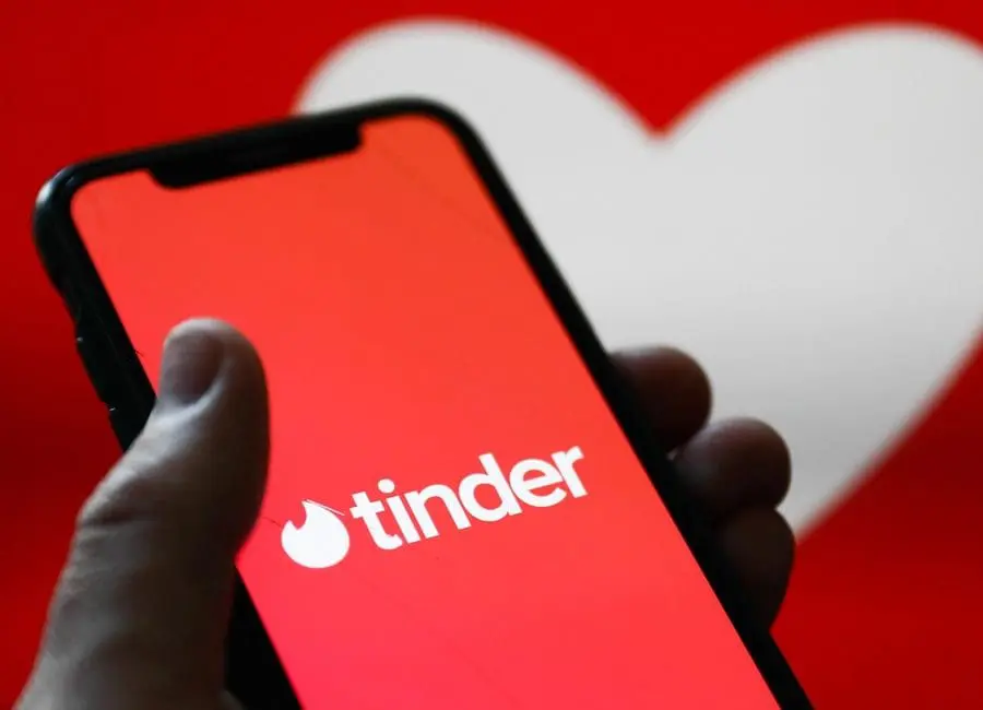 Kuching Man Scammed Of RM1.2M After He Was Offered A Job Offer On Tinder