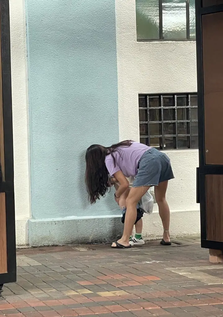 Woman Slammed For Letting Young Son Pee At The Wall Of A Building In Pasar Seni