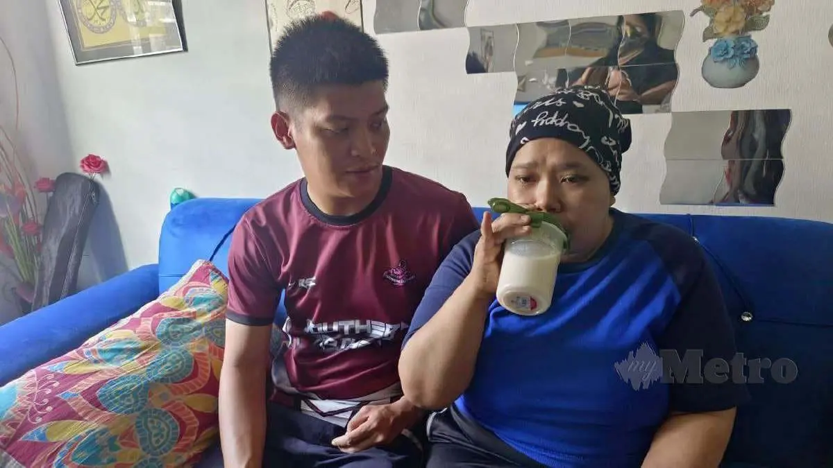 Norfarahain Abd Manap and her husband