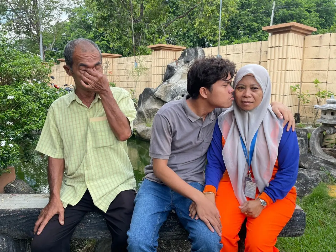 M'sian Boy Who Was Mocked For Being The Son Of 'Garbage Workers' Now Studying In France