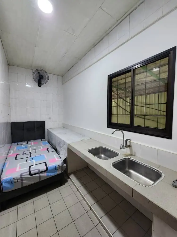 M'sians Shocked & Amused By 'Kitchen Room' Renting Out For RM250 In Ipoh