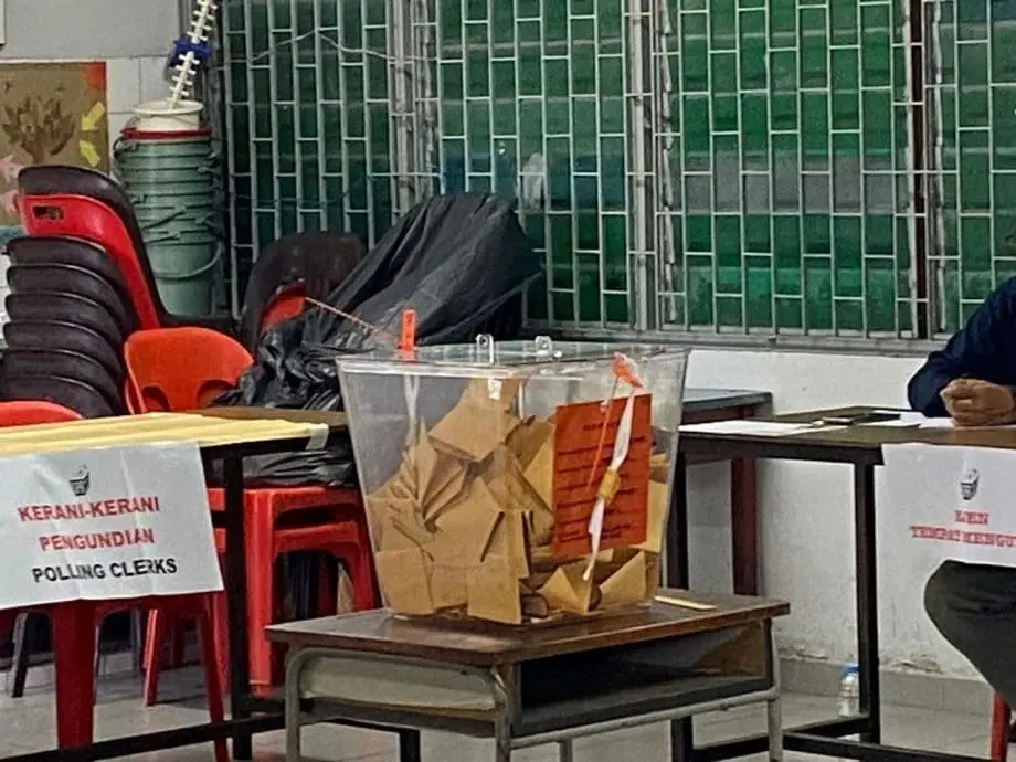 Penang Woman Accidentally Drops IC Into Ballot Box While Voting