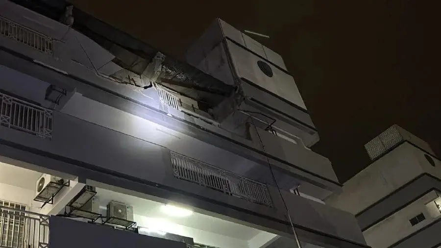 Roof Beam Of Commercial Building Collapses In Kuchai Lama, 10 Cars Badly Damaged & 3 Injured