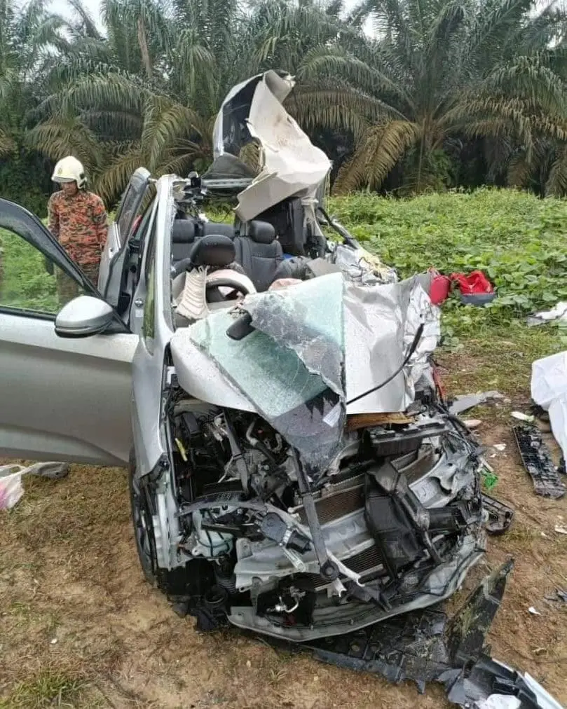 3 Women, Including 2 Singaporeans, Die After MPV Crashes Into Lorry In Johor