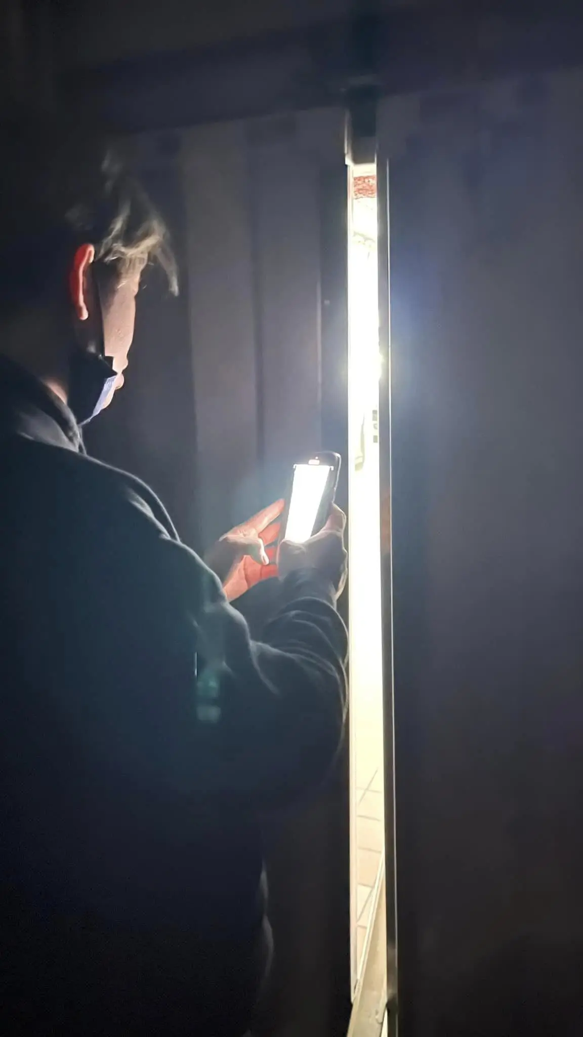 M'sian Woman & Family Gets Stuck Inside Lift For 45 Minutes After It Broke Down