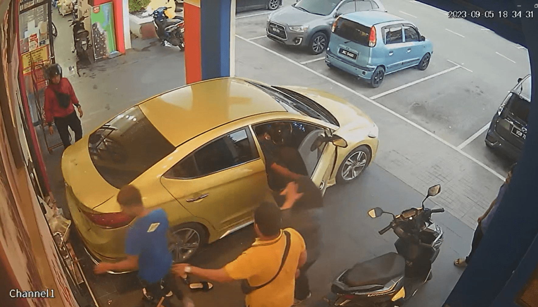 5yo M'sian Girl Gets Hit By Reversing Car In Selangor, Suffers Minor Injuries