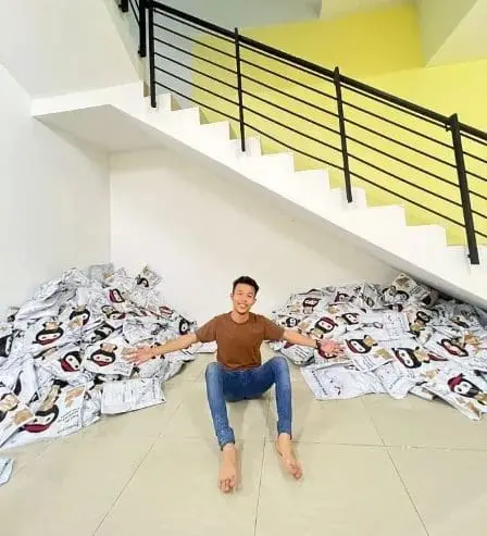 22yo M'sian Student Earns RM100K In Two Weeks By Selling Clothes