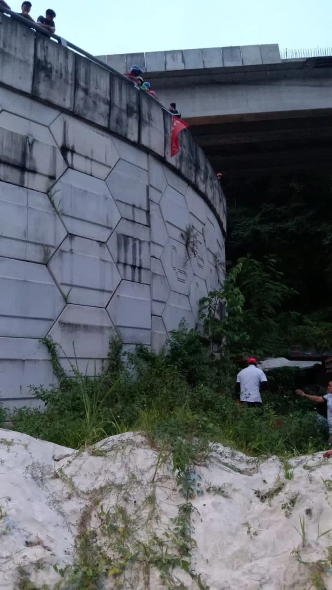 21yo M'sian Student Falls 20 Metres From Flyover, Left Severely Injured