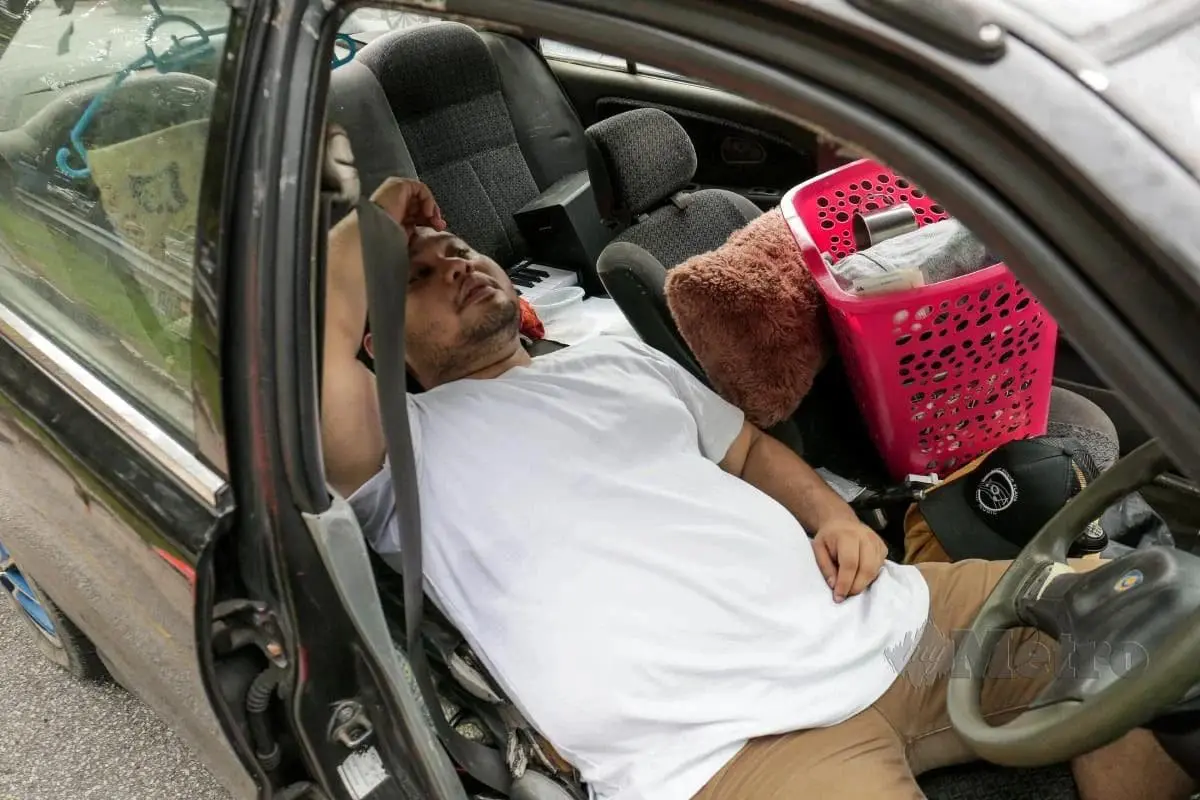 27yo M'sian Lives Inside Car After Investment Scheme Leaves Him With RM1mil Debt