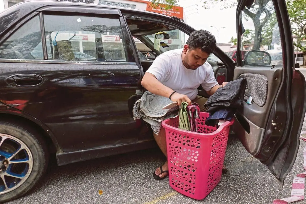 27yo M'sian Lives Inside Car After Investment Scheme Leaves Him With RM1mil Debt