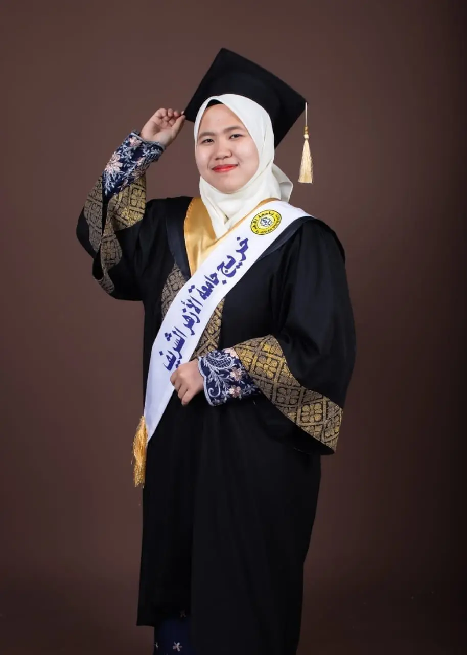 M'sian Woman Who Was Despised For Working As A Cleaner Graduates From Top Egyptian Uni