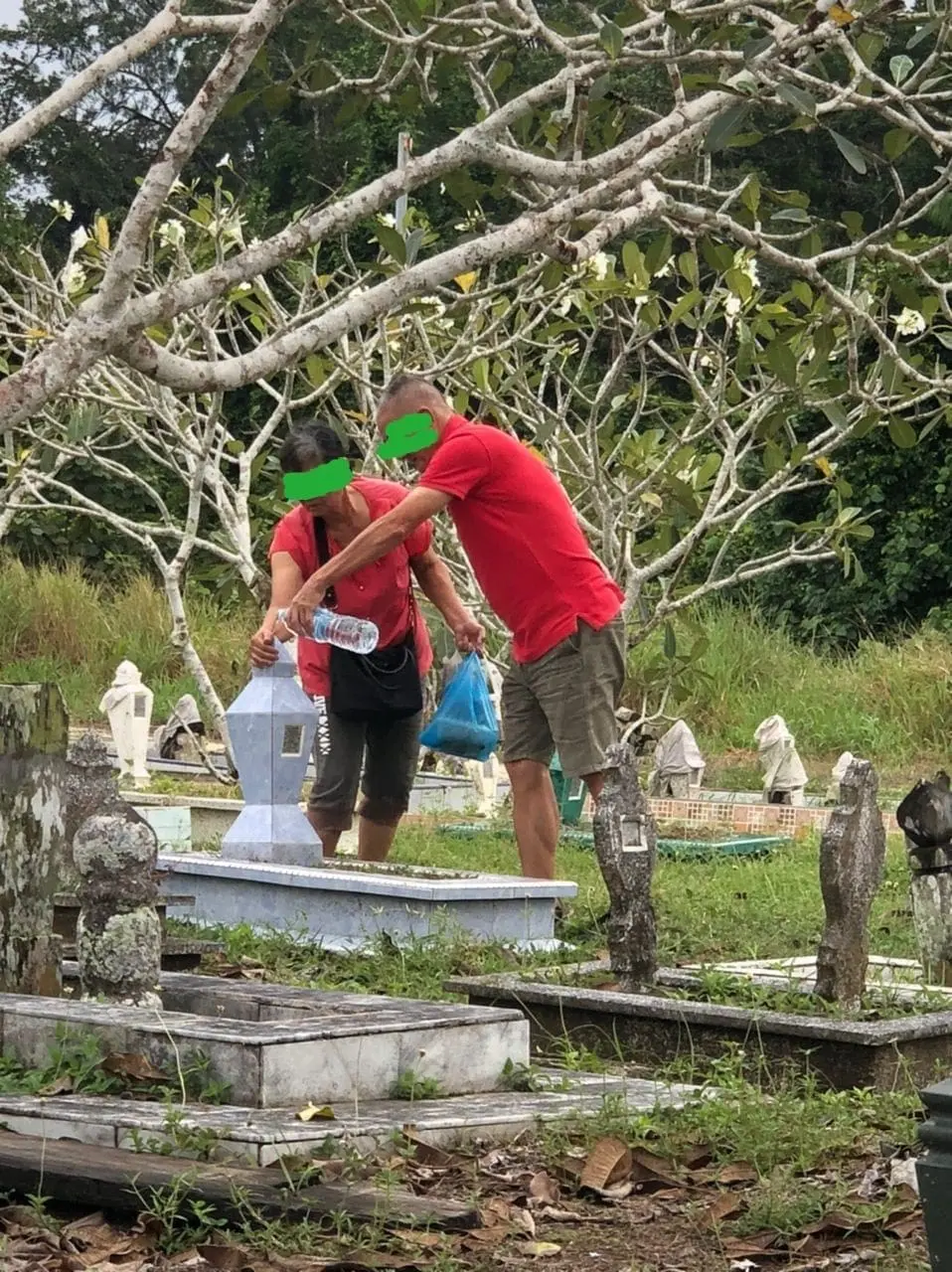 M'sian Couple Visits Grave Of Son Who Converted To Islam