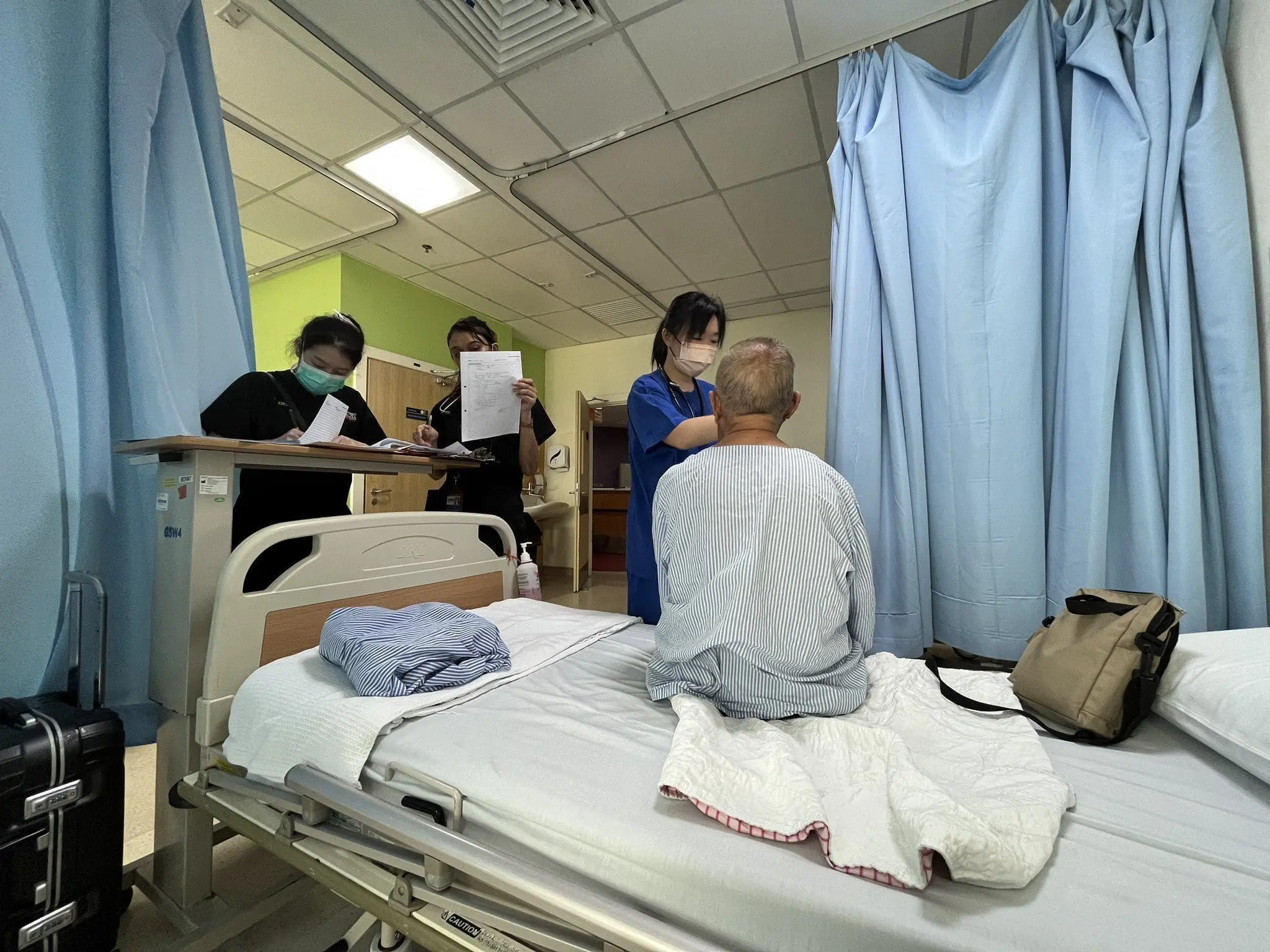 M'sian Man Pays Only RM30 For Dad's Hospital Stay, Says It's The 'Best Healthcare System' In The World