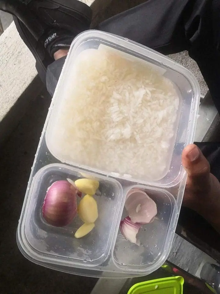 M'sians Heartbroken To See Foreign Security Guard's Meal Of Rice, Soup, Raw Garlic & Onions