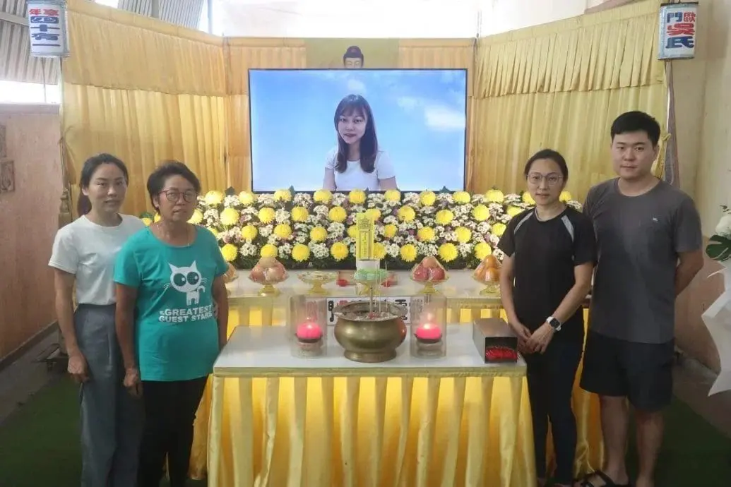 Wu Bimei's family at her funeral