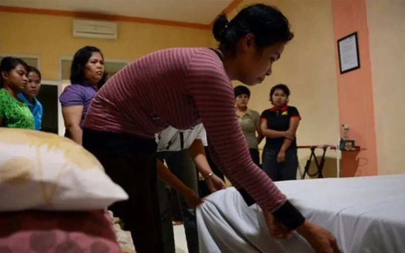 Indonesian maids at work