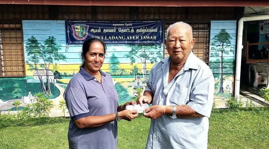 Yek Dong Ping and SJKT Ayer Tawar's vice headmistress